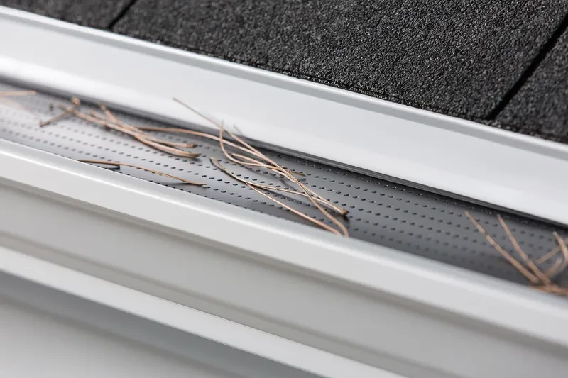 Gutter fitted with a DoublePro® protection system